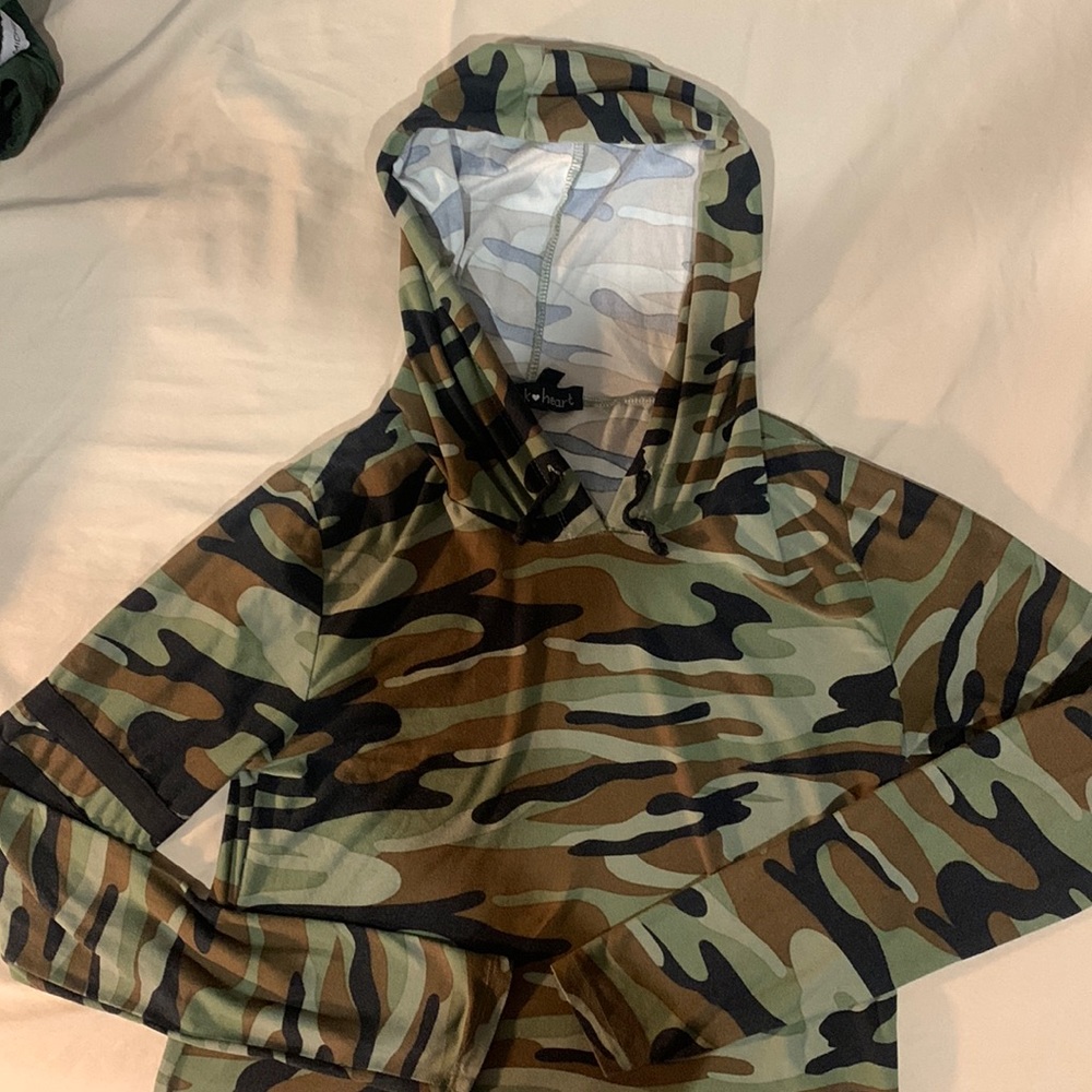 Fairly cropped camo hoodie for kids